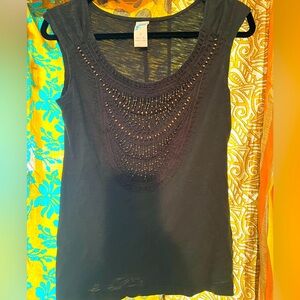 Sleeveless shirt with nice beading detail size small